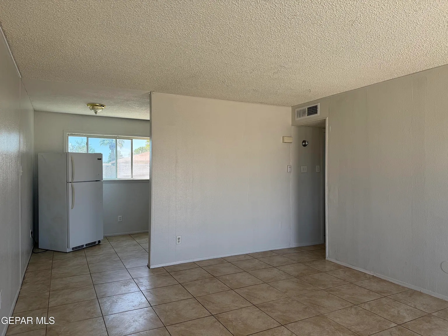 2 bed, 1.0 bath, 620 sqft, $900 — Photo 4