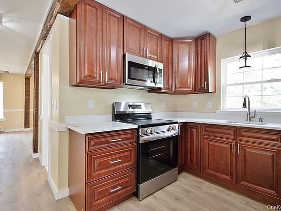 5th image of 162 Rockland Road