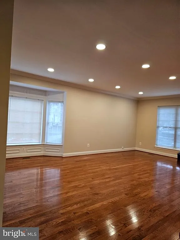 4 bed, 3.5 bath, 2458 sqft, $3,175 — Photo 2