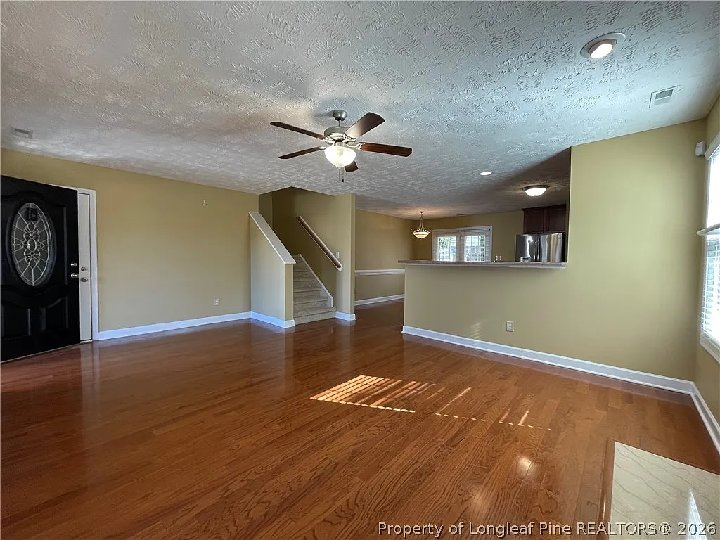 3 bed, 2.5 bath, 1960 sqft, $1,850 — Photo 4