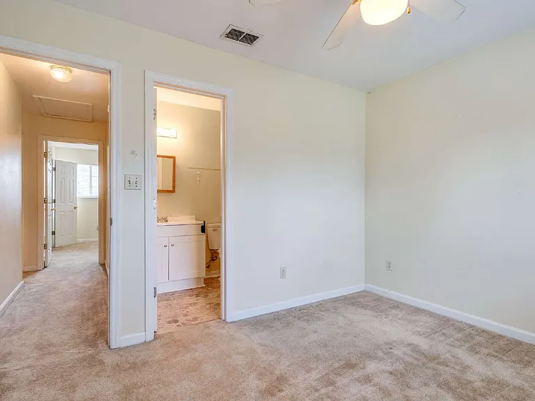 840 W Georgia St #B — Photo 16