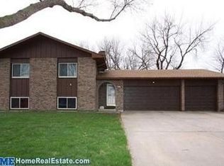1231 Manchester Dr, Lincoln, NE 68528