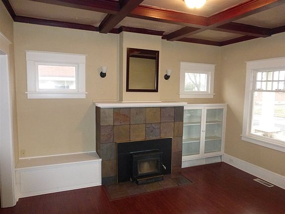 3rd image of 903 E Lacrosse Ave