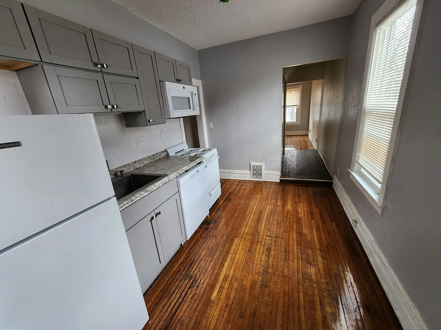 Studio, $925 — Photo 2
