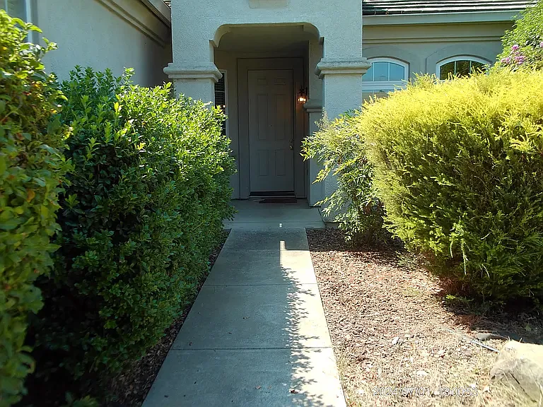 4 bed, 2048 sqft, $2,450 — Photo 3