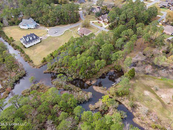 4th image of Lake Geneva Dr