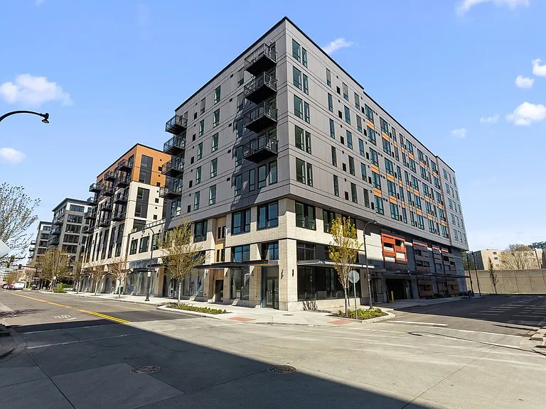 440 West — Photo 23