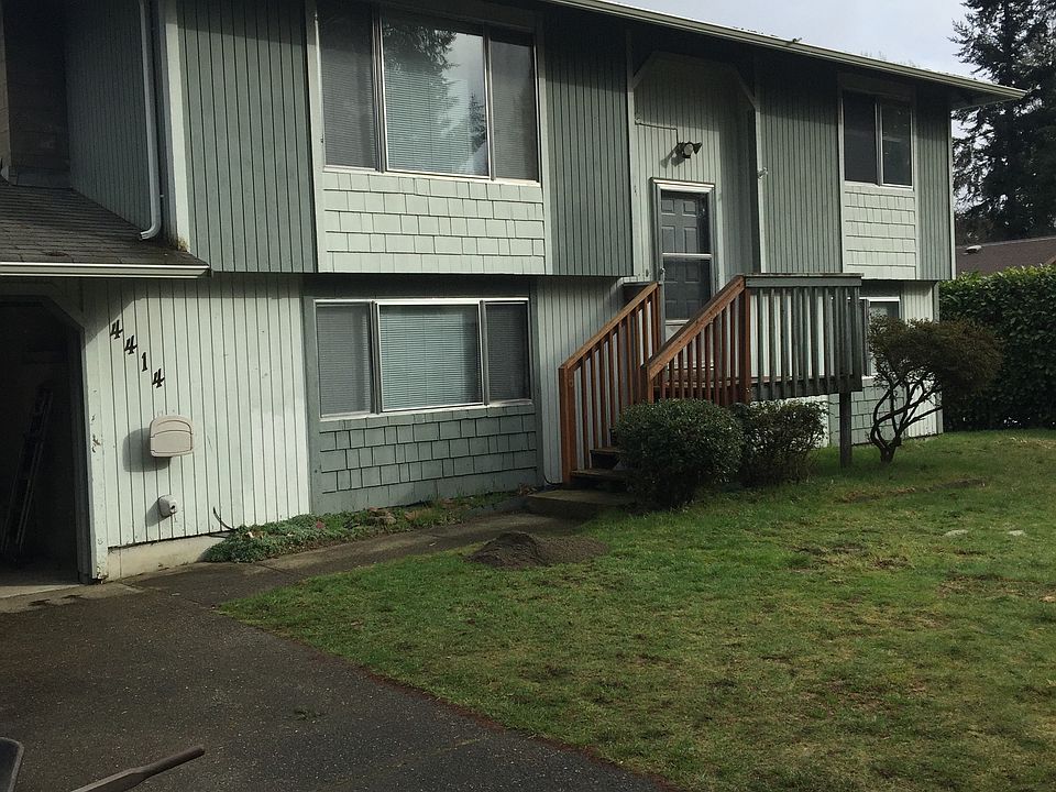 2nd image of 4414 Lexington Pl NE