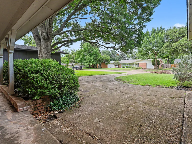 910 Wisteria Way — Photo 2