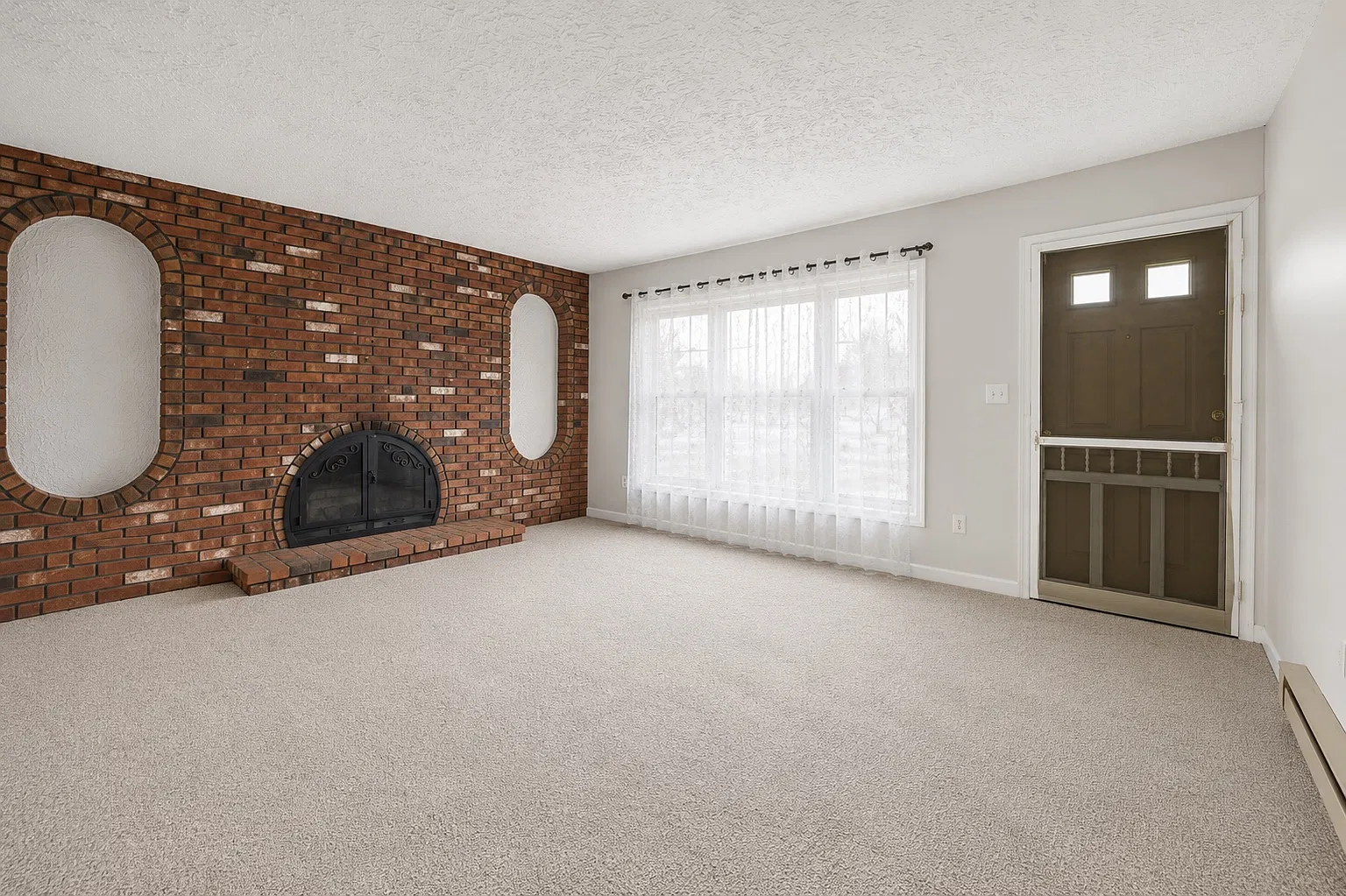 3 bed, 1200 sqft, $2,100 — Photo 2