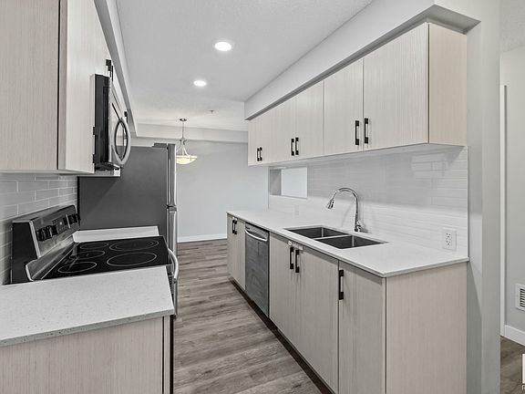 4th image of 11511 27th Ave NW #320