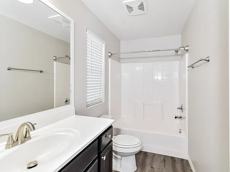10509 W Gilmore Ave — Photo 13