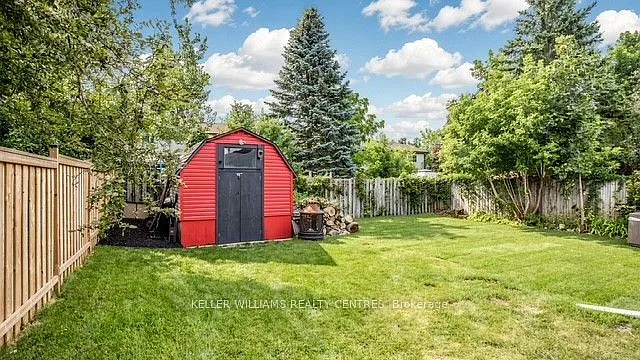 29 Bronte Cres #UPPER — Photo 31