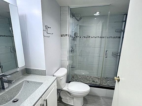 4th image of 75 Bamburgh Cir #222