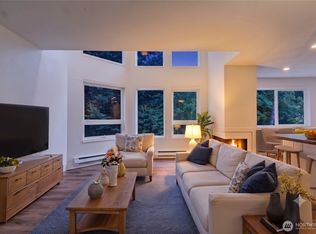 3423 W Government Way APT 8, Seattle, WA 98199