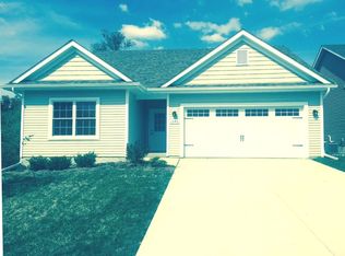 1646 Irish Woods Cir, Davenport, IA 52807