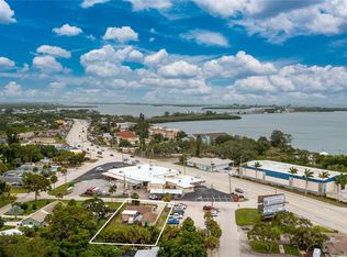 56 E Riverview Ave, Englewood, FL 34223