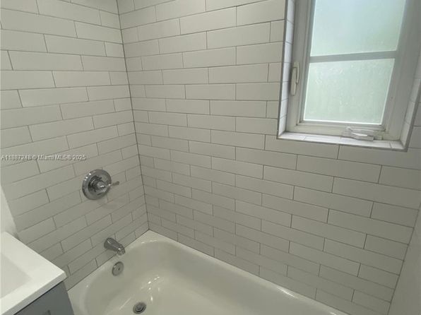 320 W 25th St APT 4