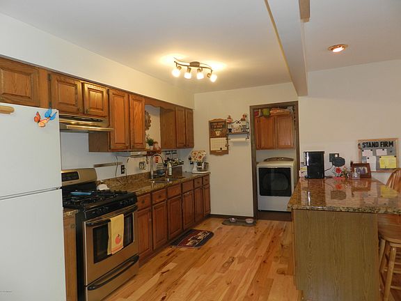 4th image of 8735 W De Ave