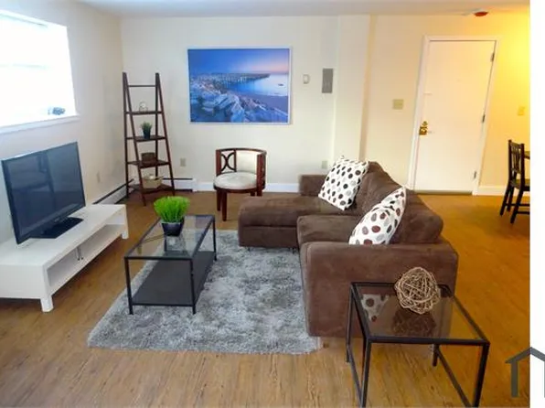 62 Horseplain Rd, New Britain, CT 06053