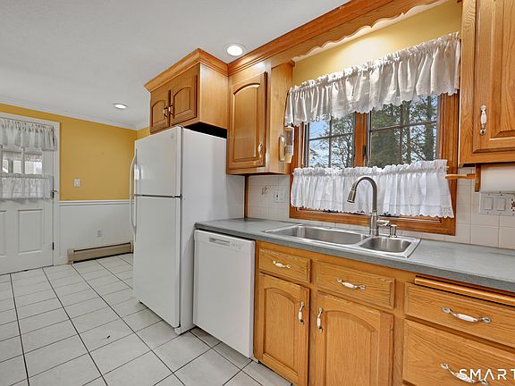 3rd image of 71 Camp Street