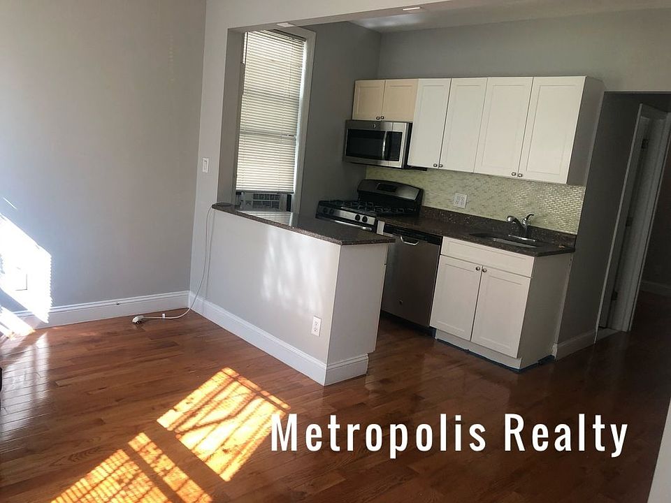 1st image of 2376 29th St APT 1F