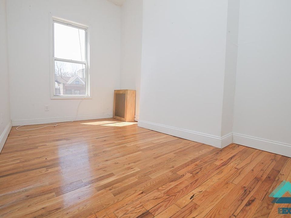 1st image of 299 Quincy St #2
