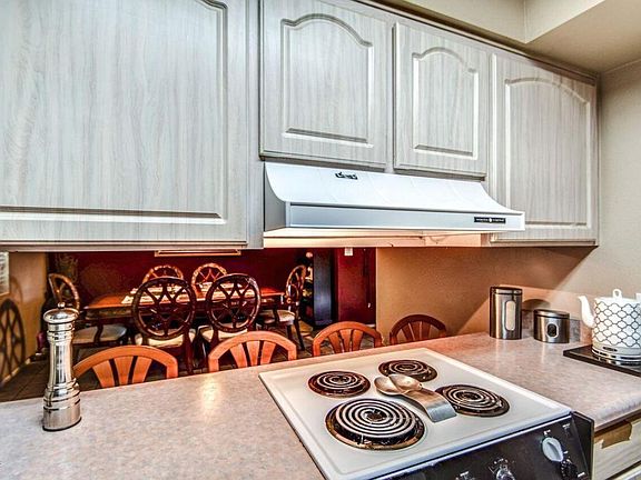 5th image of 2239 W Dahlia Dr