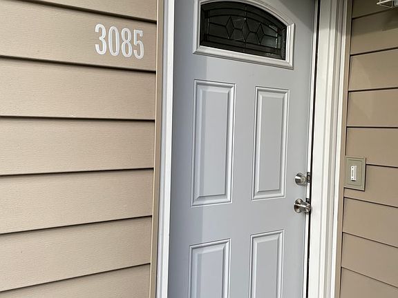 2nd image of 3075-3095 NE 7th Ct #3085