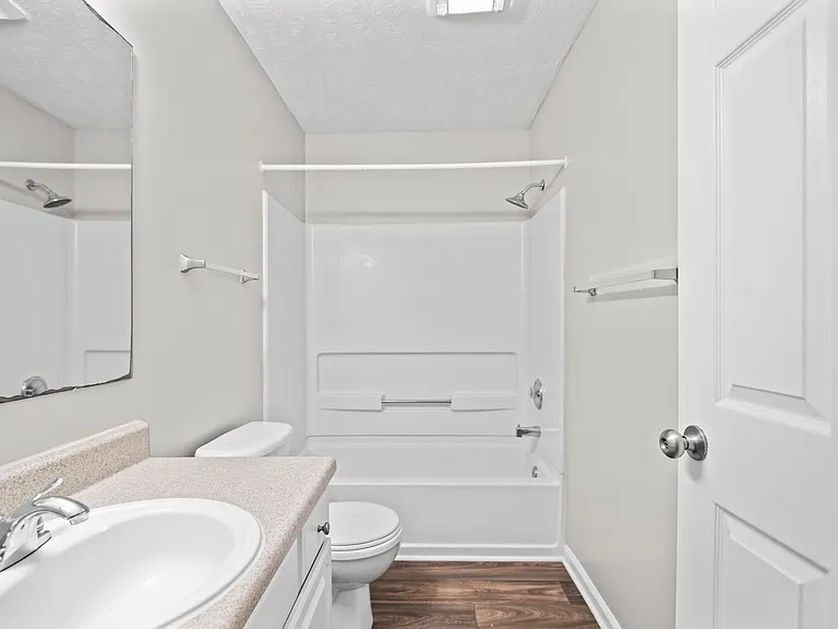 Lakeshore Grande — Photo 10