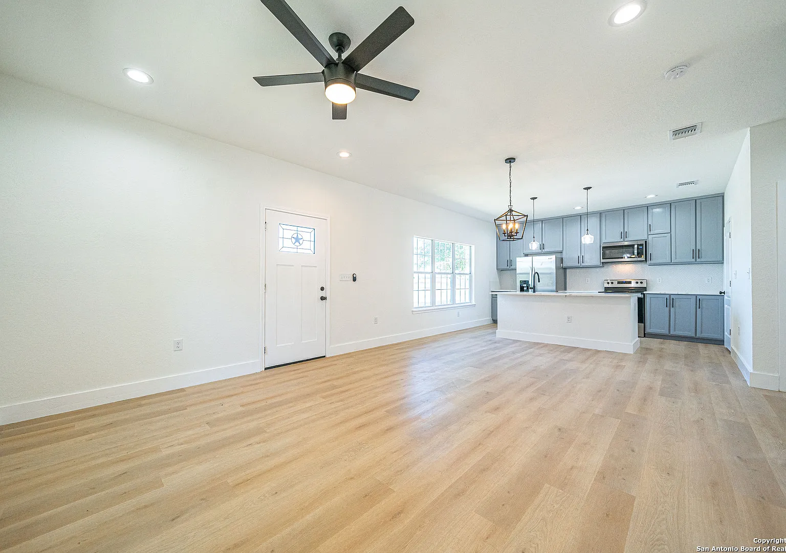 3 bed, 1380 sqft, $1,625 — Photo 2