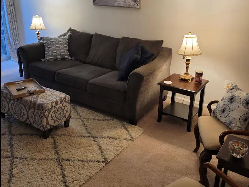 1st image of 15 Silverwood Cir APT 1