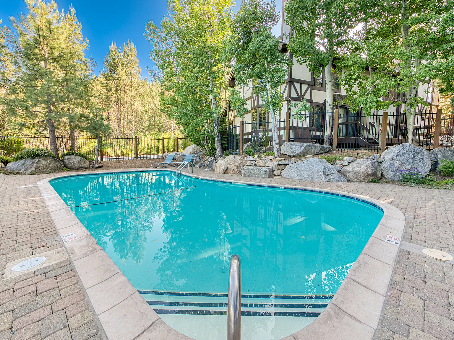 2 bed, 900 sqft, $6,000 — Photo 1