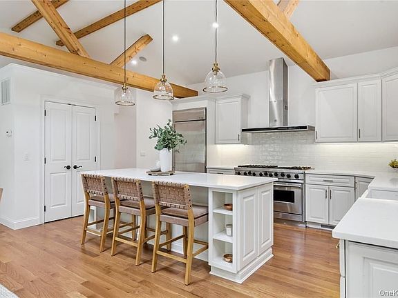 5th image of 1545 Indian Neck Ln