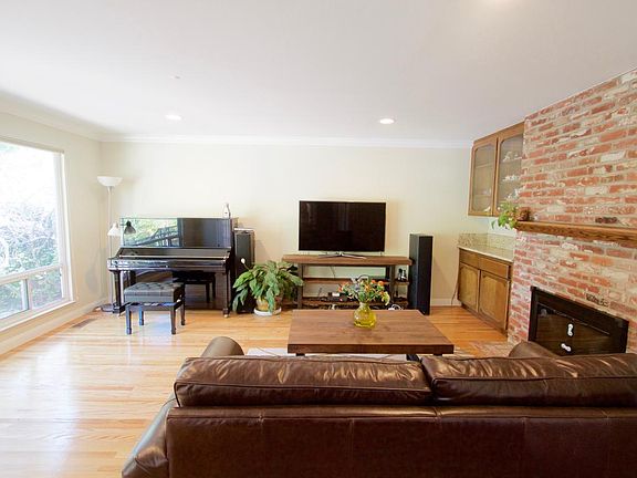 2nd image of 587 Belfast Ct