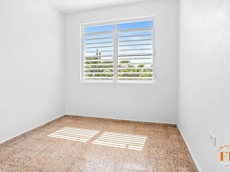 4884 Bo Terranova — Photo 4