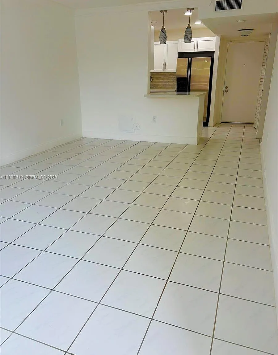 Westland Gardens Condo — Photo 2