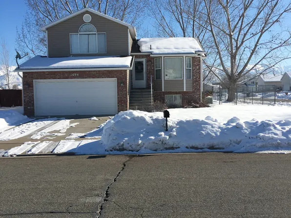 1694 N 2225 W, Clinton, UT 84015