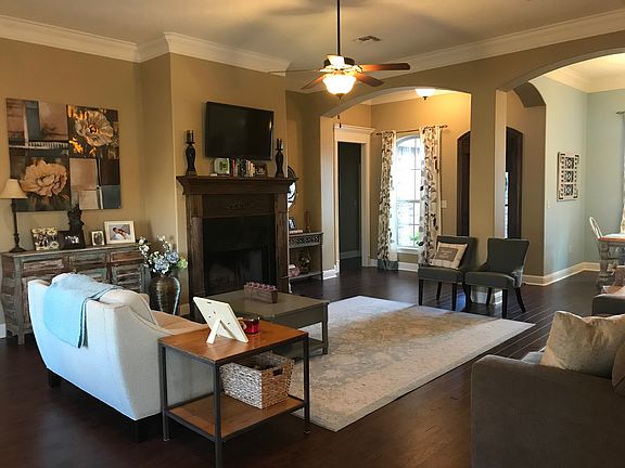 4th image of 290 Hampton Ct