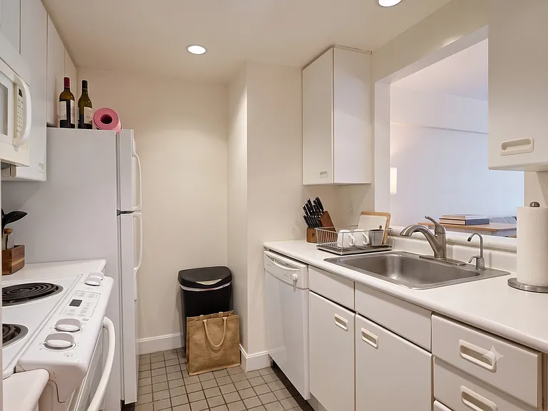 931 Massachusetts Ave #303 — Photo 4