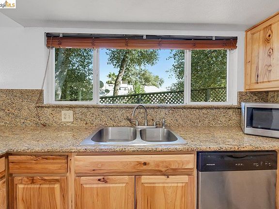 4th image of 19264 Rockridge Way
