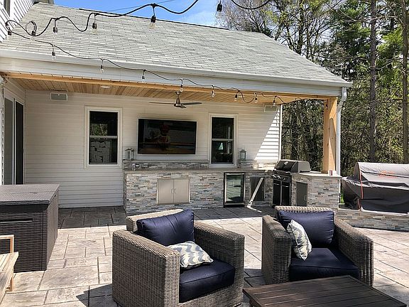 Outdoor Bar and Grill