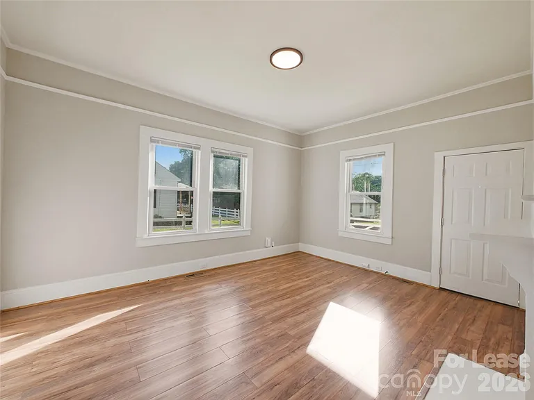 303 York Ave — Photo 5