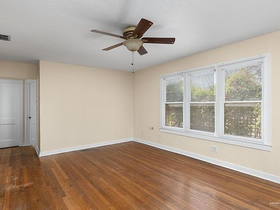 3rd image of 208 N 8th St