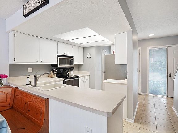 4th image of 2656 Cedar Lake Dr
