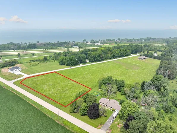 Rustic Oak Dr #16, Luxemburg, WI 54217