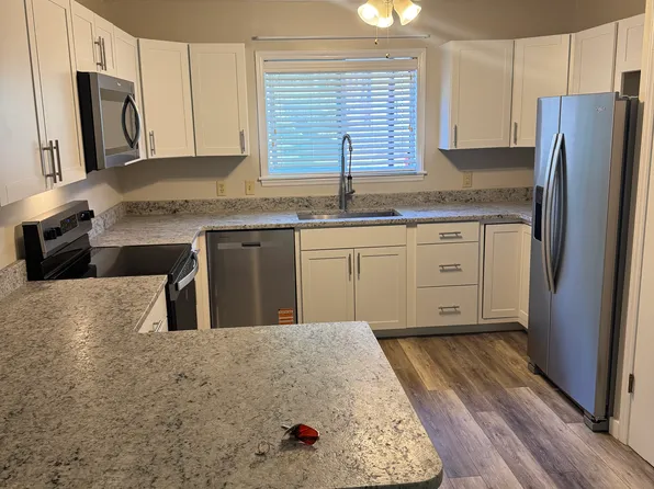 55 Lake Dr APT P-2, Hendersonville, NC 28739