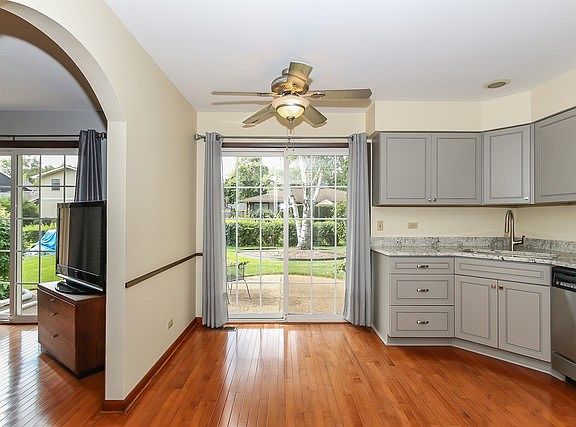 4th image of 721 E Cunningham Dr
