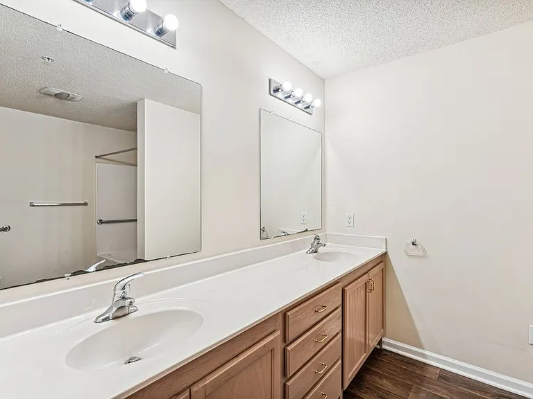 Woodland Crossing Apartment Homes — Photo 1