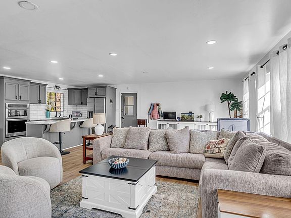 4th image of 902 Highland Way